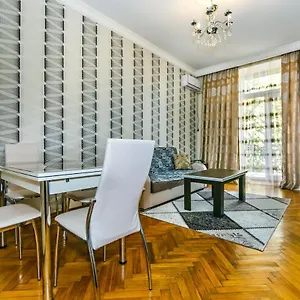 apartment-at-nizami-street.aboutbakuhotels.com/